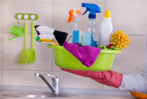 Bathroom end of tenancy cleaning in a West London flat